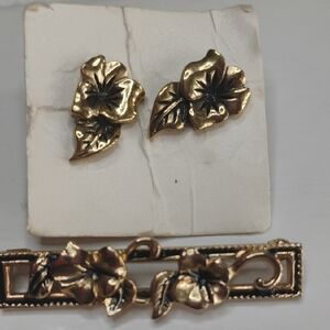 Vintage  Avon Gold Tone Floral Jewelry Set
